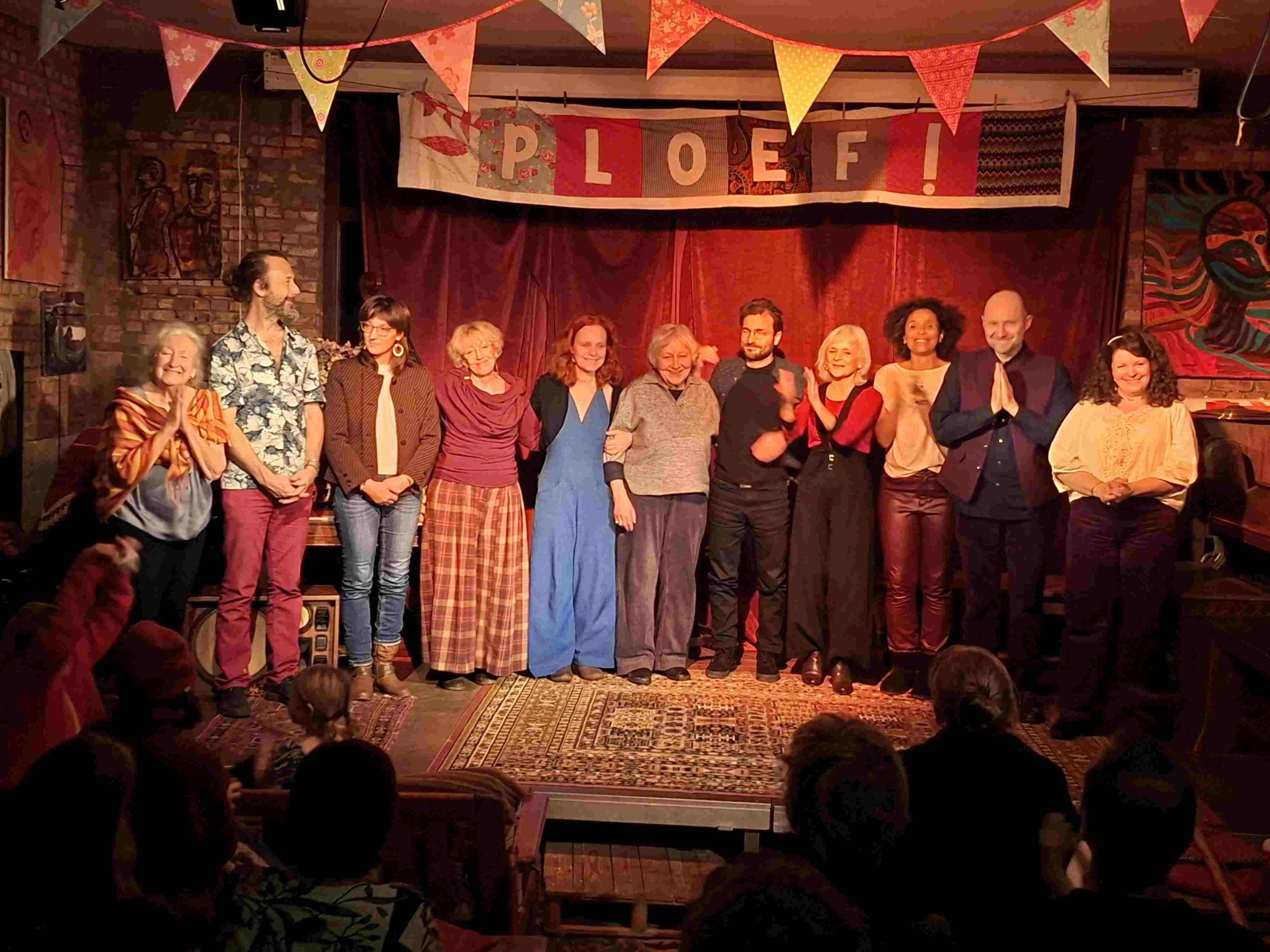 Photo de groupe des artistes du Cabaret du Courlieu au PLOEF!